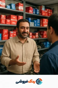 مغازه لوازم یدکی خودرو چینی با قفسه‌های منظم و مشتری در حال گفتگو با فروشنده